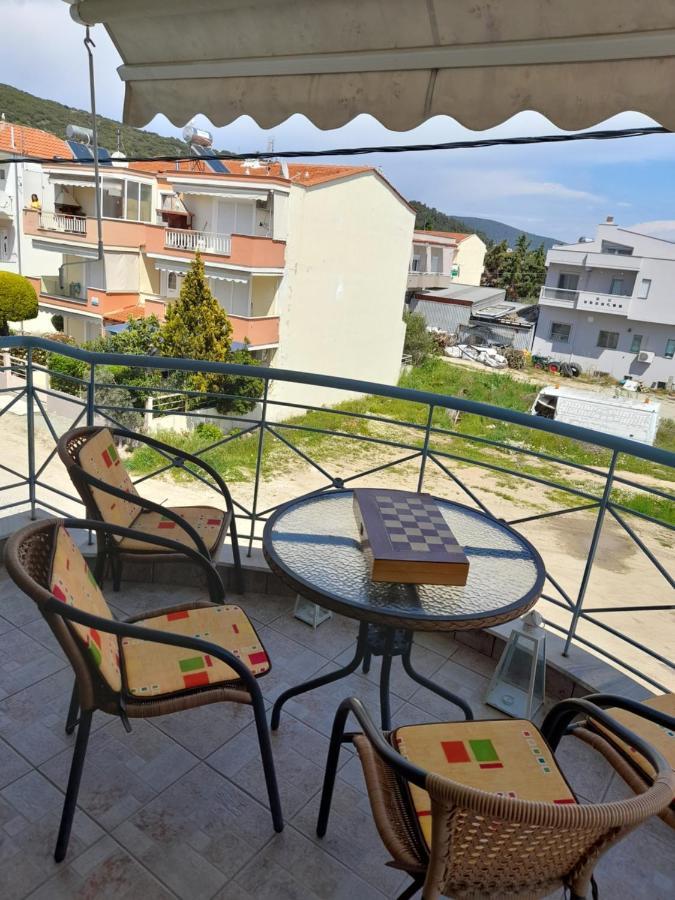 Dominikis Appartment Néa Péramos Eksteriør bilde