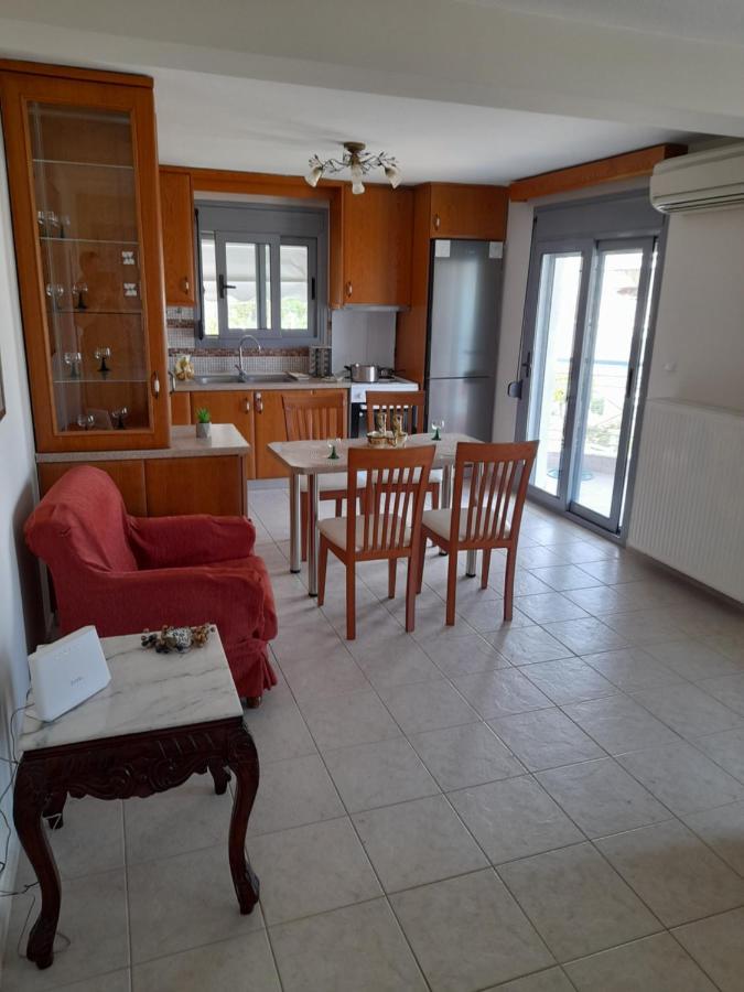 Dominikis Appartment Néa Péramos Eksteriør bilde