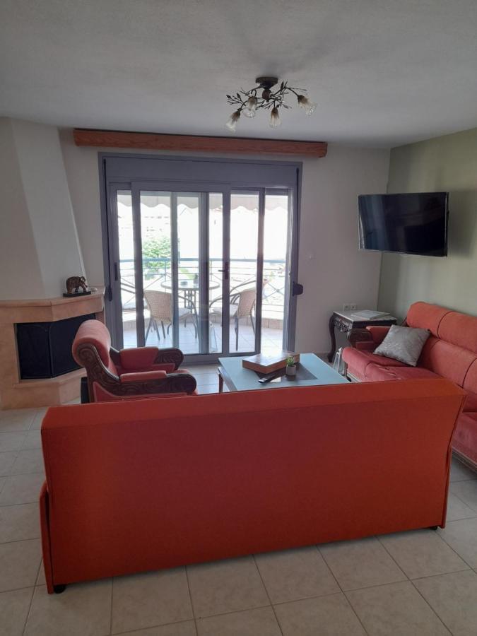 Dominikis Appartment Néa Péramos Eksteriør bilde