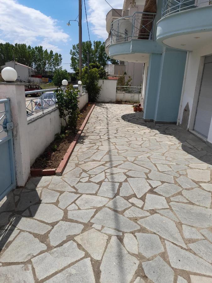 Dominikis Appartment Néa Péramos Eksteriør bilde