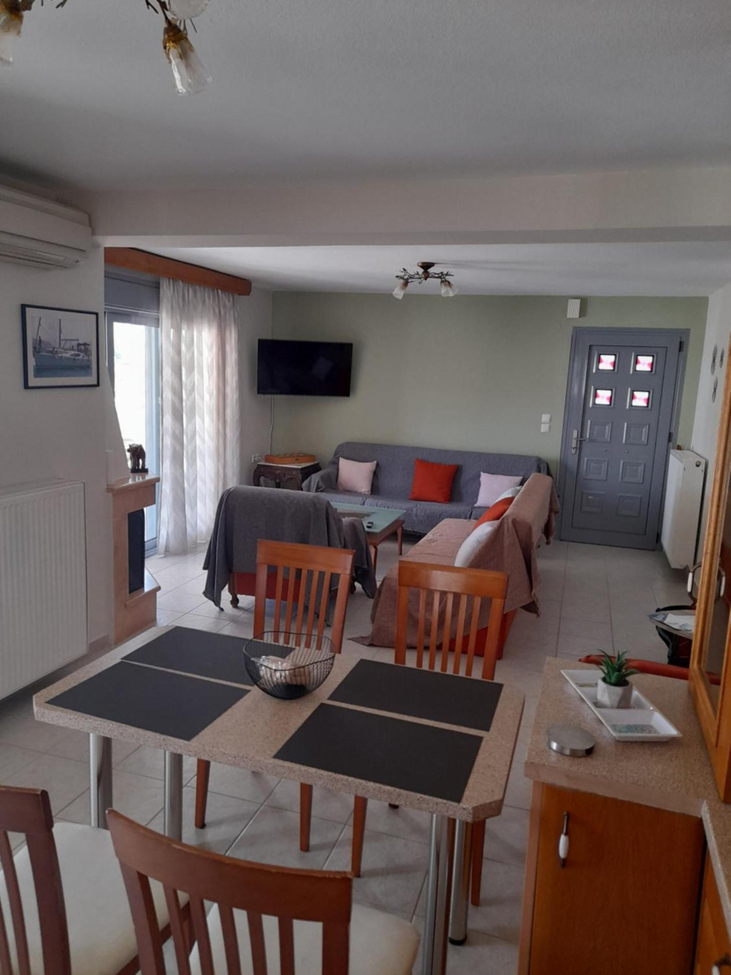 Dominikis Appartment Néa Péramos Eksteriør bilde