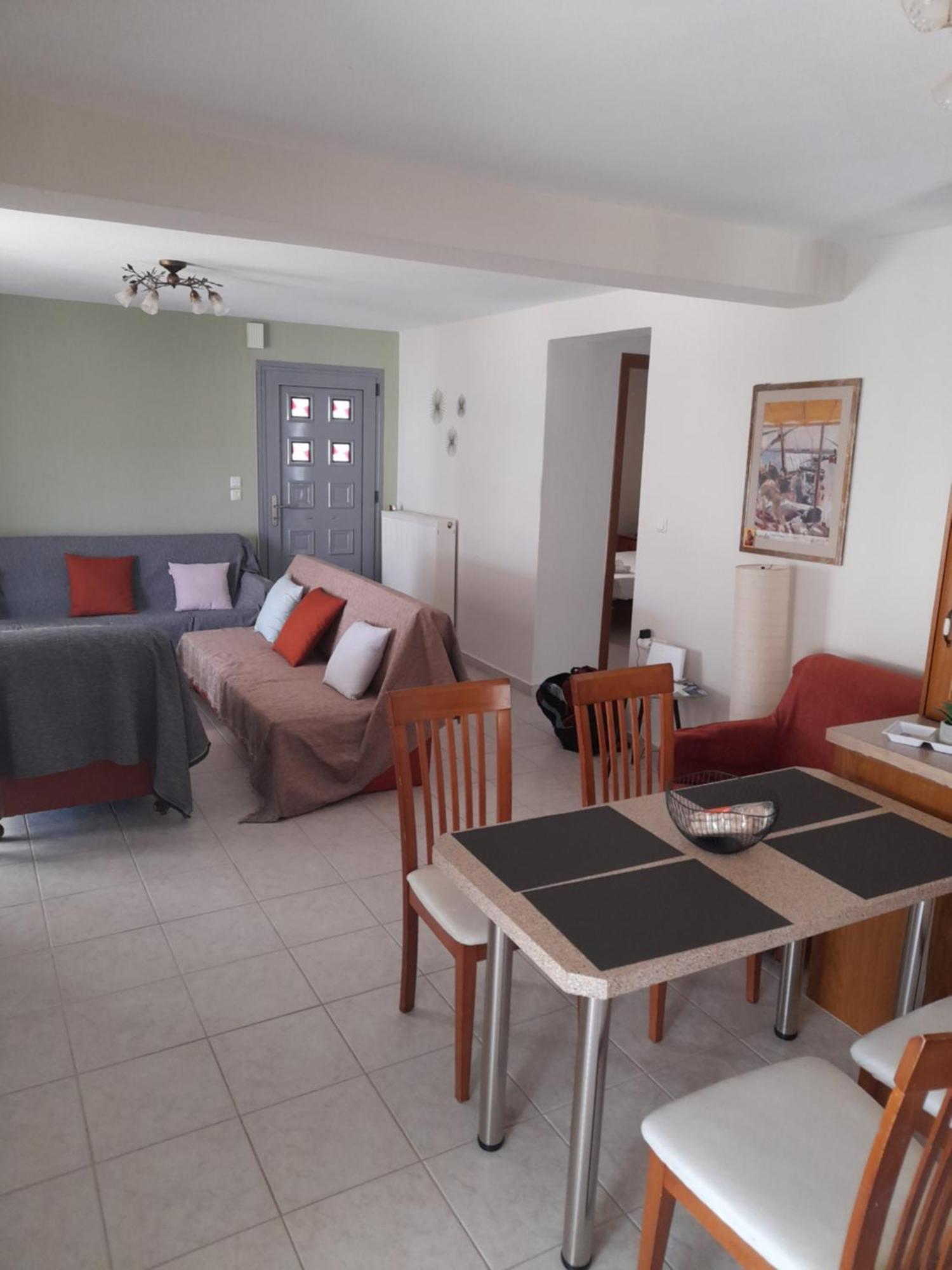 Dominikis Appartment Néa Péramos Eksteriør bilde